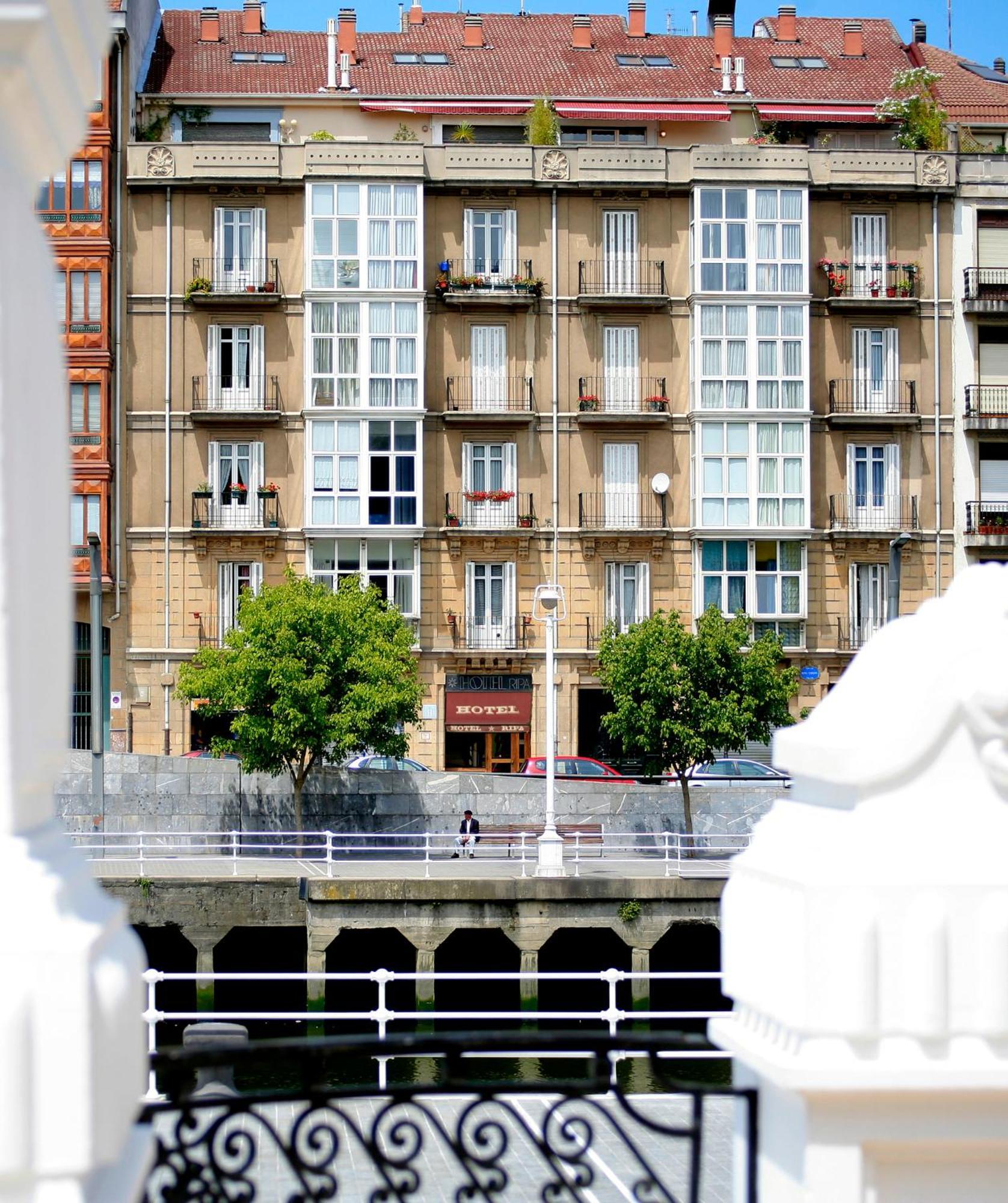 Hotel Ripa Bilbao Exteriör bild